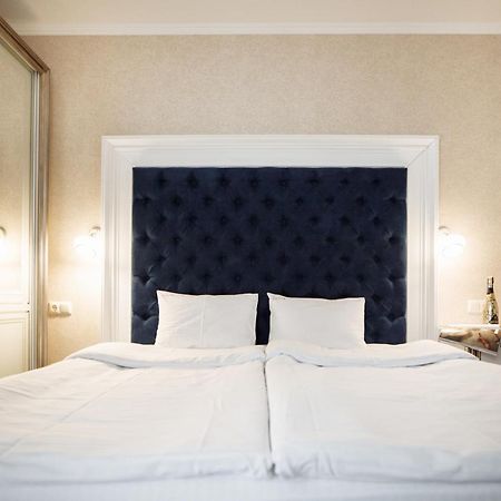 Private Rooms In Hotel Lift 1R บูโคเวล ภายนอก รูปภาพ