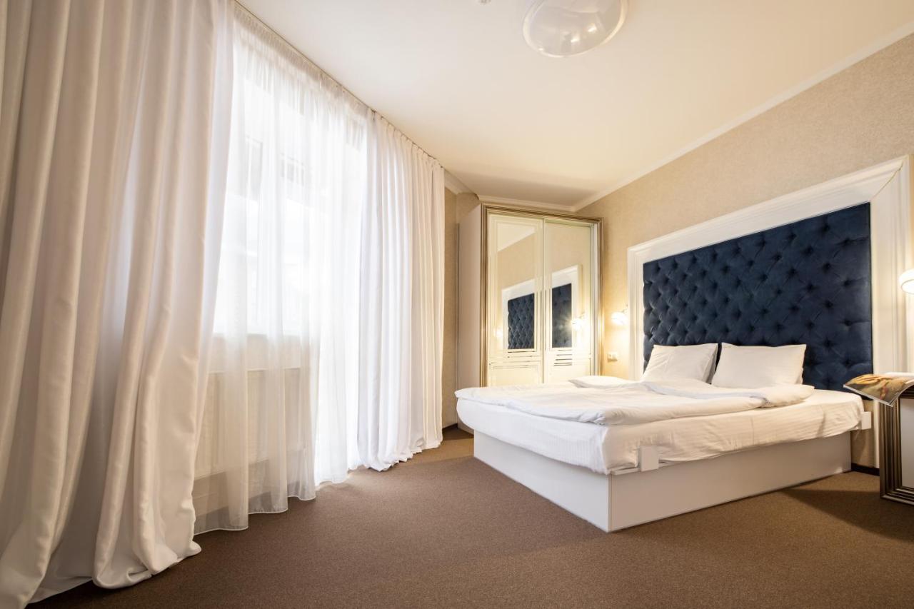 Private Rooms In Hotel Lift 1R บูโคเวล ภายนอก รูปภาพ