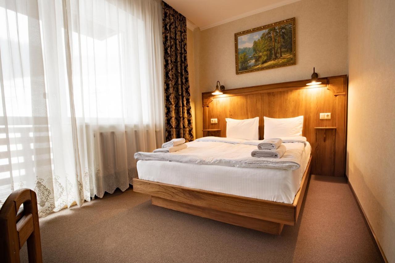 Private Rooms In Hotel Lift 1R บูโคเวล ภายนอก รูปภาพ