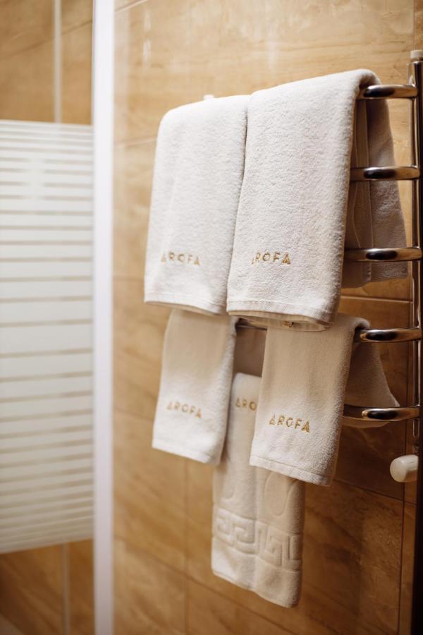 Private Rooms In Hotel Lift 1R บูโคเวล ภายนอก รูปภาพ