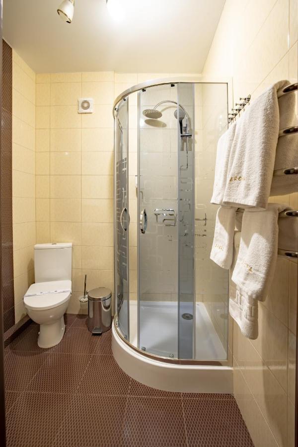 Private Rooms In Hotel Lift 1R บูโคเวล ภายนอก รูปภาพ