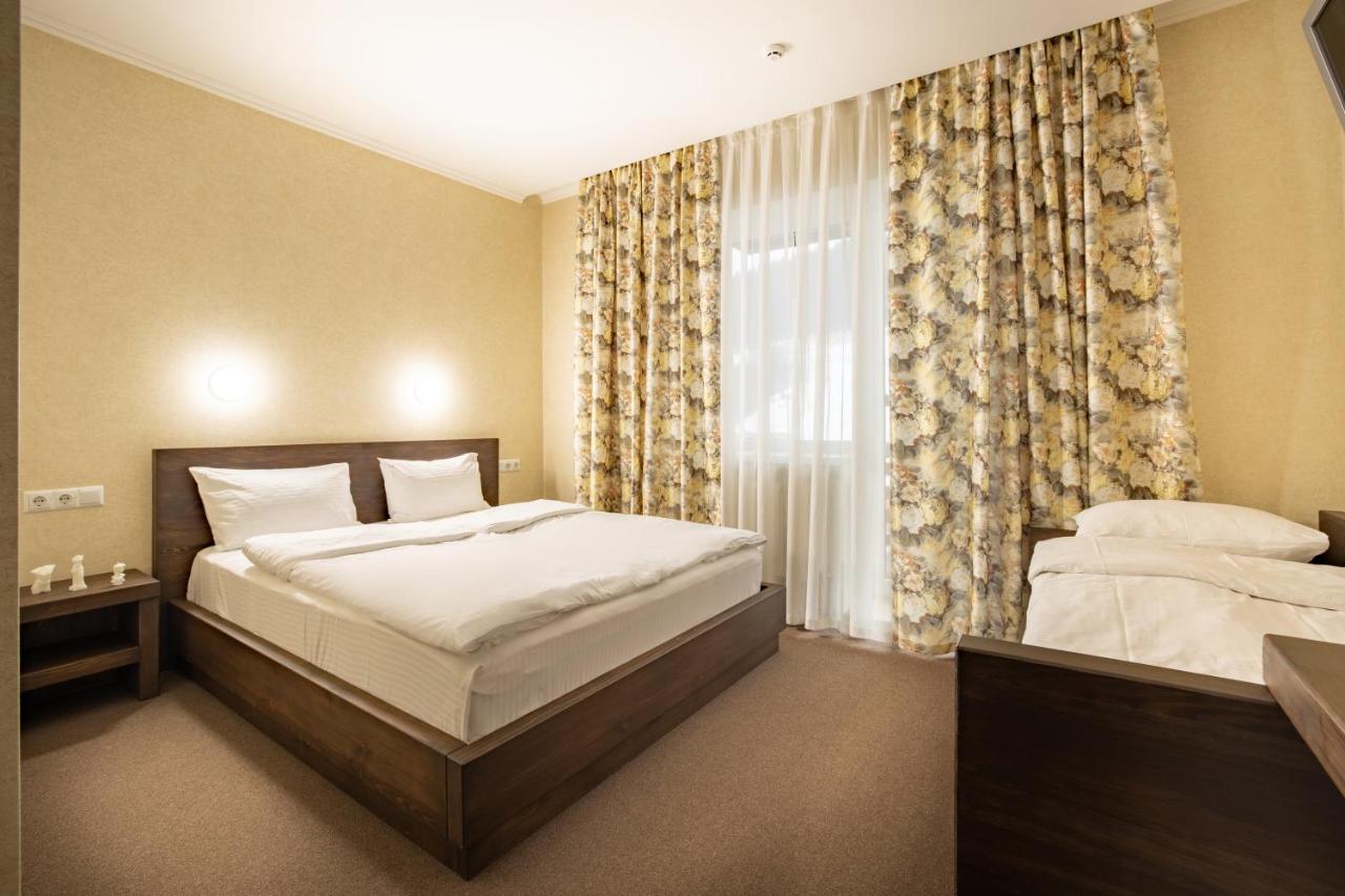 Private Rooms In Hotel Lift 1R บูโคเวล ภายนอก รูปภาพ