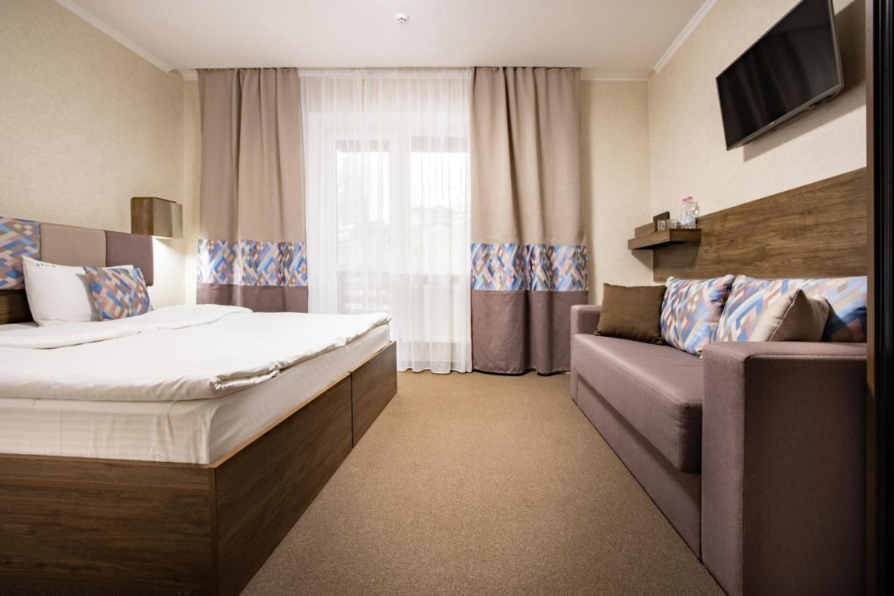 Private Rooms In Hotel Lift 1R บูโคเวล ภายนอก รูปภาพ