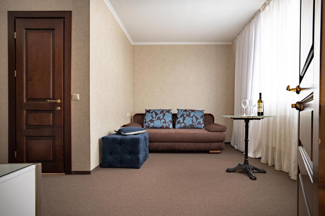 Private Rooms In Hotel Lift 1R บูโคเวล ภายนอก รูปภาพ
