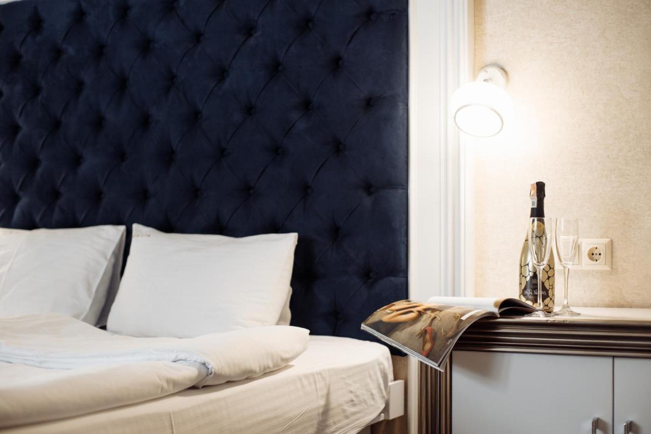 Private Rooms In Hotel Lift 1R บูโคเวล ภายนอก รูปภาพ