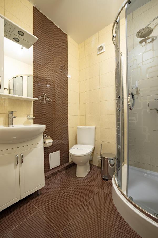 Private Rooms In Hotel Lift 1R บูโคเวล ภายนอก รูปภาพ