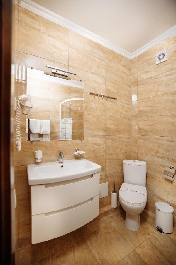 Private Rooms In Hotel Lift 1R บูโคเวล ภายนอก รูปภาพ