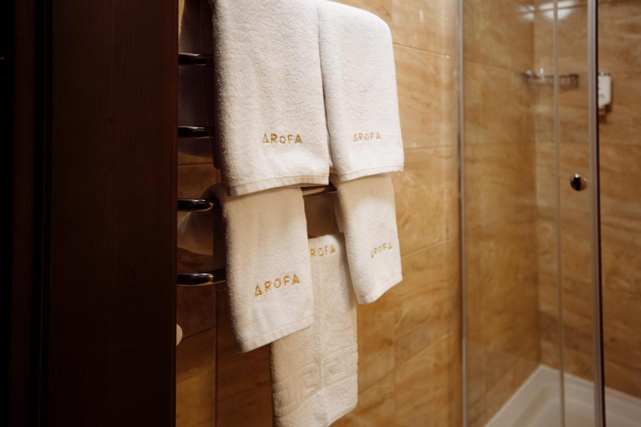 Private Rooms In Hotel Lift 1R บูโคเวล ภายนอก รูปภาพ
