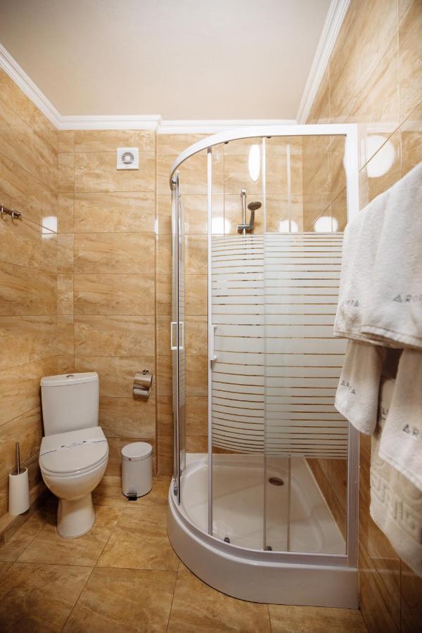 Private Rooms In Hotel Lift 1R บูโคเวล ภายนอก รูปภาพ