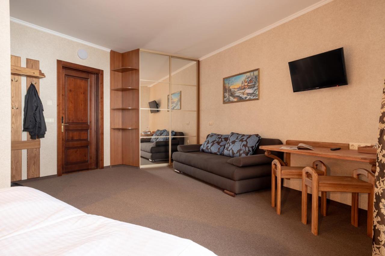 Private Rooms In Hotel Lift 1R บูโคเวล ภายนอก รูปภาพ