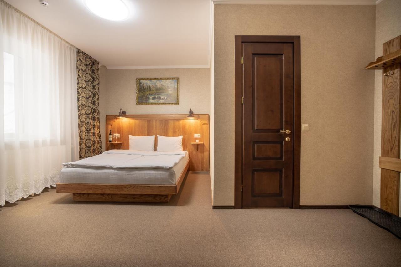 Private Rooms In Hotel Lift 1R บูโคเวล ภายนอก รูปภาพ