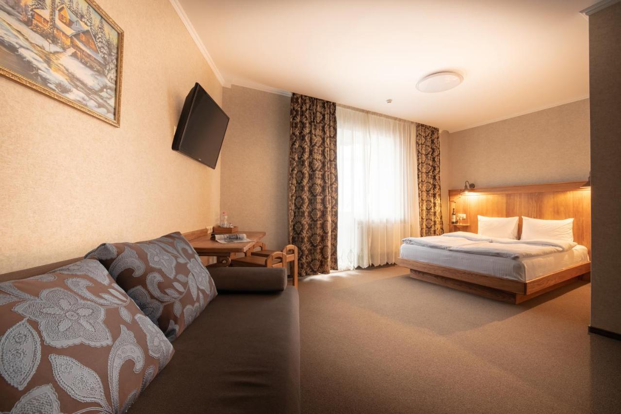 Private Rooms In Hotel Lift 1R บูโคเวล ภายนอก รูปภาพ